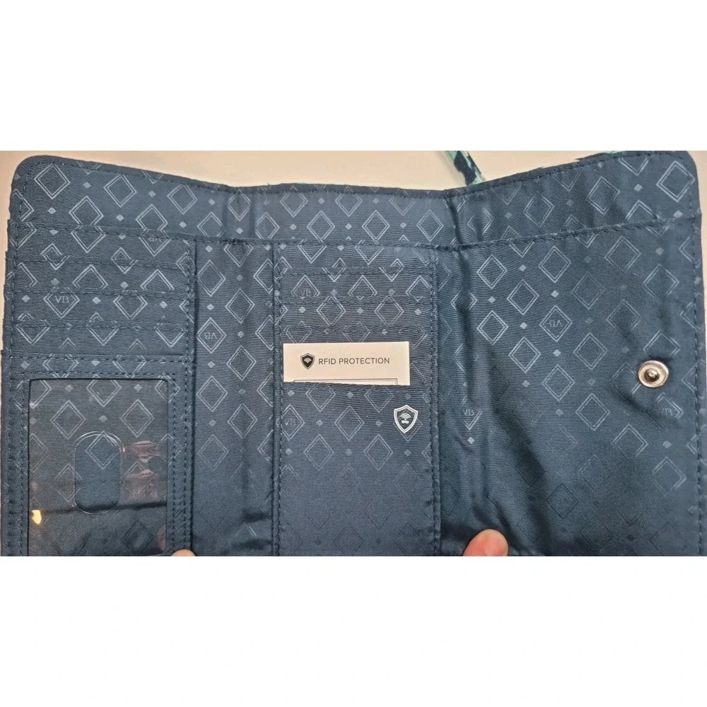 Vera Bradley Blue Island RFID Trifold Wallet Wristlet Retired New Without Tag - Picture 4 of 14